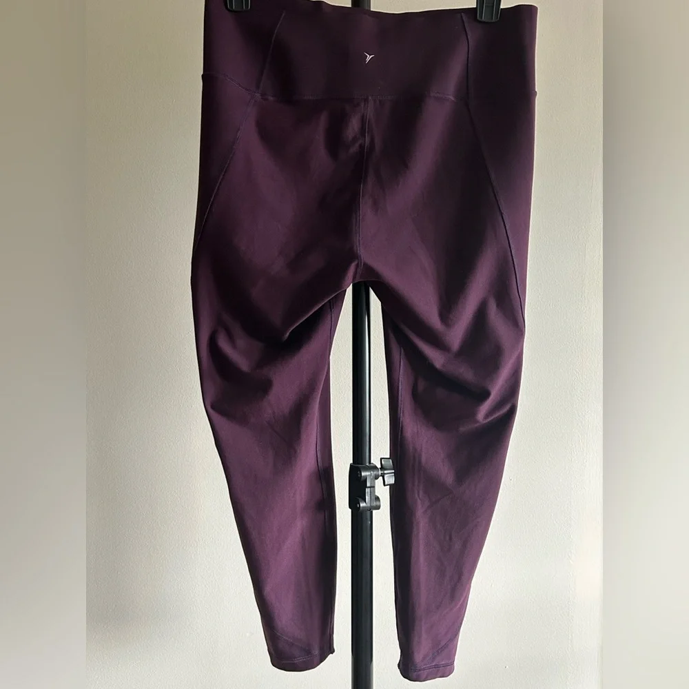 Old Navy elevate built in sculpt purple leggings - Picture 4 of 8